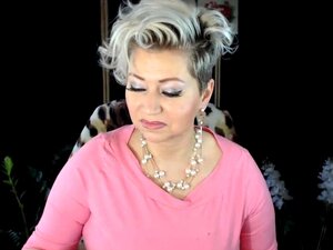 Hawt älterer Tanz und sehr große Flasche in durchnässter alter