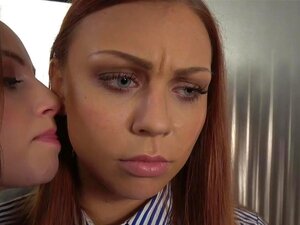 Lesbea Freche kleine süße Lesbe und ältere Geschäftsfrau im