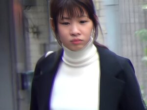 Fetisch behaarte asiatische Schlampen spritzen Pisse in den Hinterhof