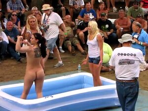 Amateur-Nacktwettbewerb bei diesem Jahr nackt ein Poppin-Festival in