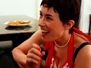 Sexy Hausfrau (Olive Glass) macht Kekse für ihren Nachbarn, aber was