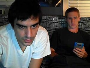 2 Str8 Griekse jongens trekken hun grote lullen samen op cam, 2 Str8
