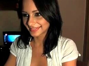 Perfekte brünette Süße mit großem Arsch