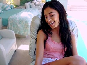 Super baise avec une latina sexy. Une latina aux gros seins chevauche
