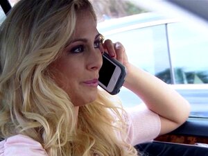 Cherie Deville schmeckt eine Ladung Sperma