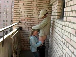 Auf dem Balkon bläst. (Olga Shkabarnya)