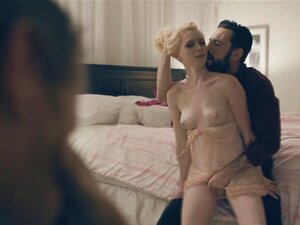 Athena Rayne schlampt, um die Schulden ihres Stiefvaters zu bezahlen.