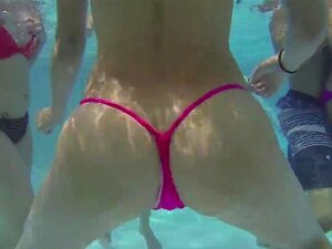 Süße Orgie beim Ficken im Freien am Pool