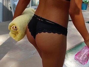 SCREWBOX - Elizabeth Jolie wird hart im Pool gefickt