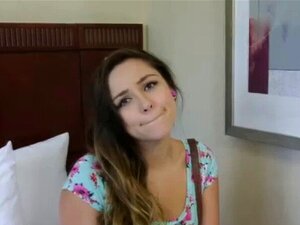 XXX-Amateurmodel Zoey wird bei einem privaten Casting von hinten