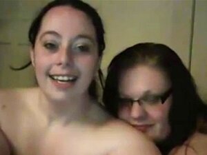 Mollige Mädchen reizen ihre Körper