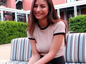 BANG Echte Süße: Nina ist dein perfektes unschuldiges