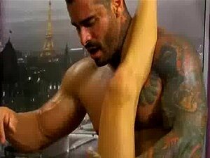 Jacobey London wird in seinen engen Arsch gefickt