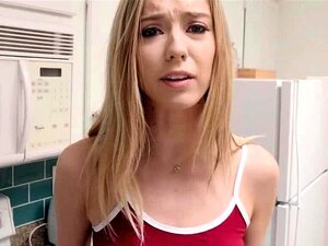 Erlebe einen aufregenden POV Blowjob von einer atemberaubenden blonden
