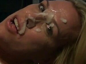 Dreckige MILF nimmt einen Schuss klebrigen, klebrigen Sperma. Dreckige