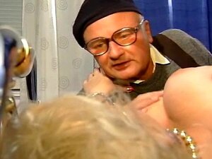 Kein Sound: Blonde nimmt Euro-Anal-Gangbang