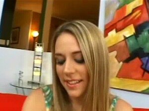 Blondi beibi Nicole saa kunnon kyytiä