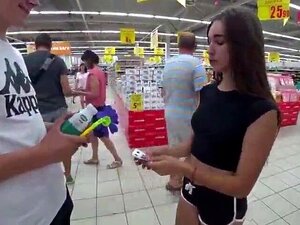 Russische sexy Engel-Süße küsst Fremde