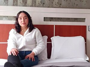 Schöne vollbusige Studentin hat IHR ERSTES PORNOCASTING in