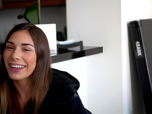 Tauche ein in die verführerische Welt von MILF Lexxi Steele und