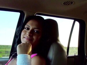 Sport-Süße Anhalterin fickt riesigen Schwanz POV. Typ schnappt sich