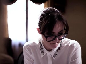 Heiße Assistentin Lena Paul hat ANAL-Sex mit ihrem Chef-Ehemann.