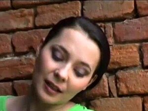 Kaksi Narttua Saa Hauskaa