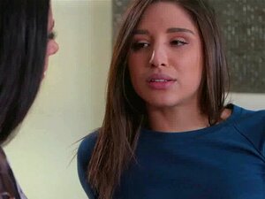 Abella Danger ist eine Squirterin. Abella hat Schwierigkeiten, ihrer