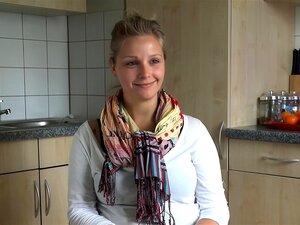 Blonde Voyeur schaut Männern beim Wichsen zu