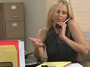 Tauchen Sie ein in eine Welt der Verführung und Begierde mit Les