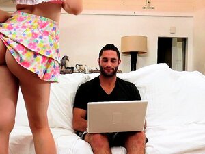 Mofos - Lass es anal versuchen - Geile Süße zuerst an