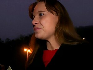 Europäische Amateur-Schlampe wird nachts in der Öffentlichkeit