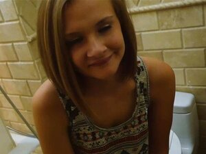 Paisley Brooks wurde so hart in die Muschi gefickt, um eine Lektion zu