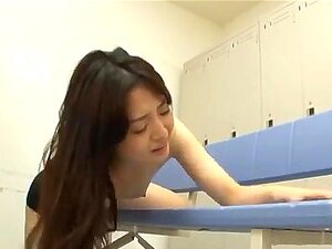 Loda w szafkach z napaloną ślicznotką