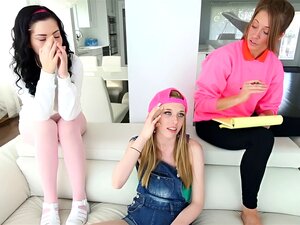 Eine sehr hübsche und geile Gruppe von Süßen lässt sich ihre