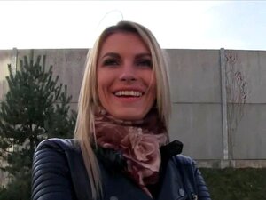 Heiße blonde hat einen Agenten in der Öffentlichkeit gefickt. Heiße