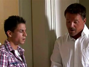 Geiler Stiefvater macht die Freundin des Stiefsohns