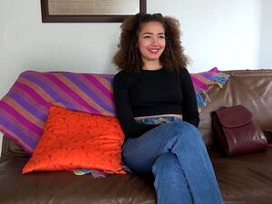 Geile Theaterprofessorin testet heiße blaue