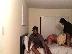 Pawg Milf met 2 BBC's (Deel 1)