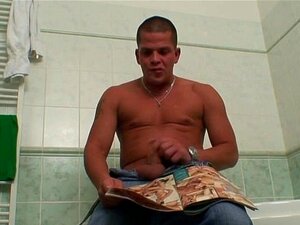 Füllige Schwiegermutter hilft ihm beim Kommen