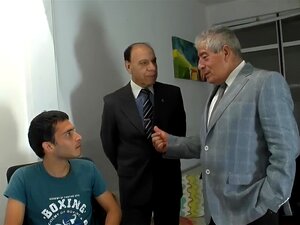 Schau zu, wie Turhan und Kenso jetzt einen Jungen ficken! - Schwuler,