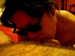 Chinesisch mit Brille macht Blowjob