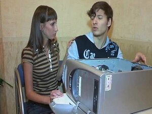 Enge Muschi kauft neuen PC