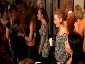 Cope Dance Entkleidung und triefende Muschi