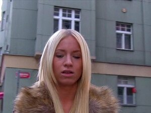Lust eines öffentlichen Agenten wird befriedigt. Endlose Lust eines