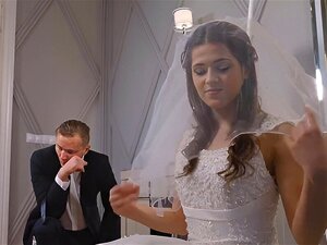 VIP4K. Braut kann nicht widerstehen und verführt ihn vor der Hochzeit
