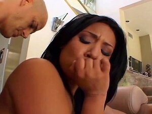 Geile Hausfrau reibt ihre Muschi, während sie ihre alte