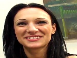 MILF Victoria Ottaa Oikean Miehen Suoraan Hänen Ass_ Porno