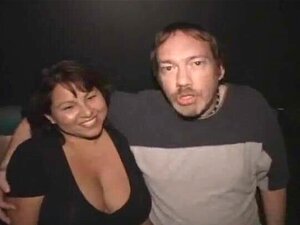 Große Titten Latin Chick Wife Porn Theater Gang Bang!