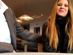 Die freche Rebecca Volpetti wird von ihrem älteren Ehemann zwei